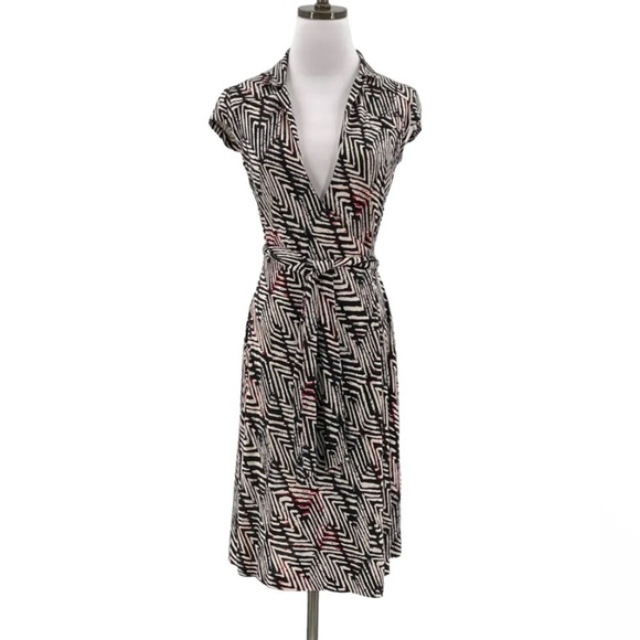 Diane Von Furstenberg 100% Silk Black White Red Short Cap Sleeve Wrap Dr… - Picture 1 of 5